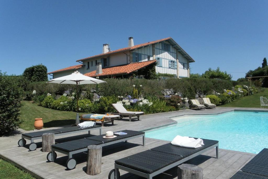 Bed and Breakfast Les Volets Bleus Arcangues Exteriér fotografie